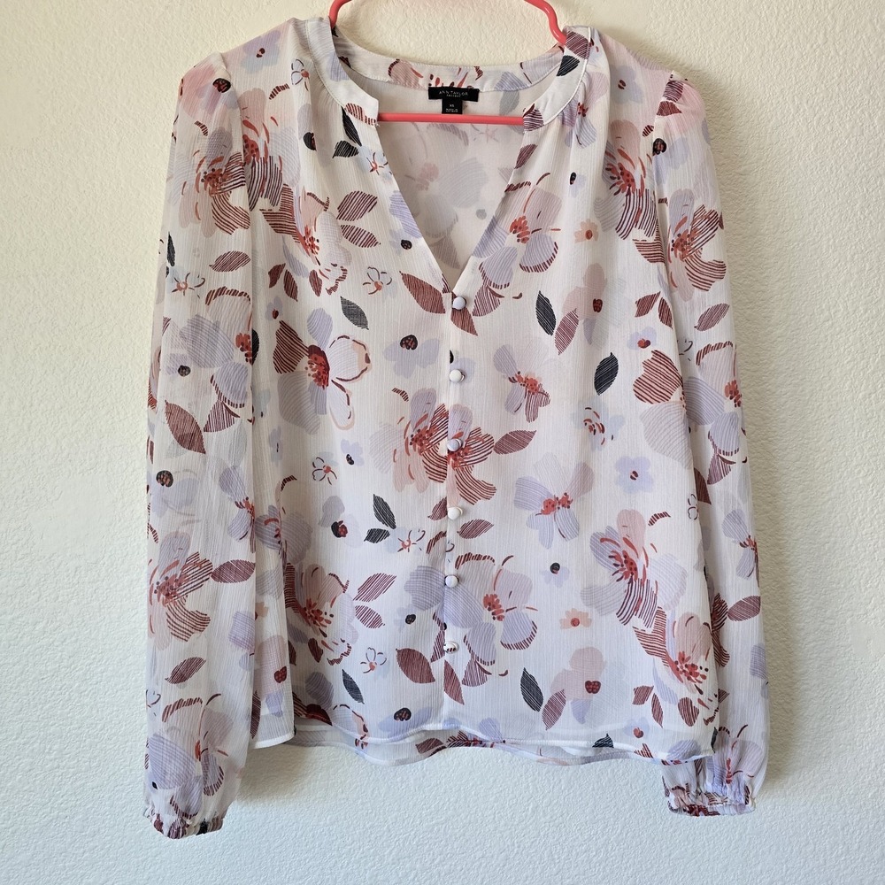 Ann Taylor Factory Floral VNeck Blouse Top XS Chiffon Button Accent Chic Career
